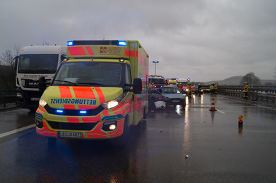 BAB 81 / Mundelsheim: Schwerer Verkehrsunfall mit sechs Verletzten